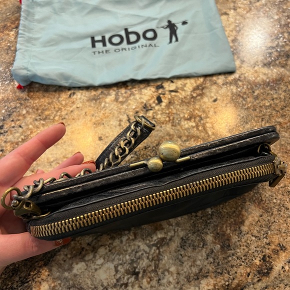 Hobo International magnetic wallet with detachable chain strap - Picture 9 of 9